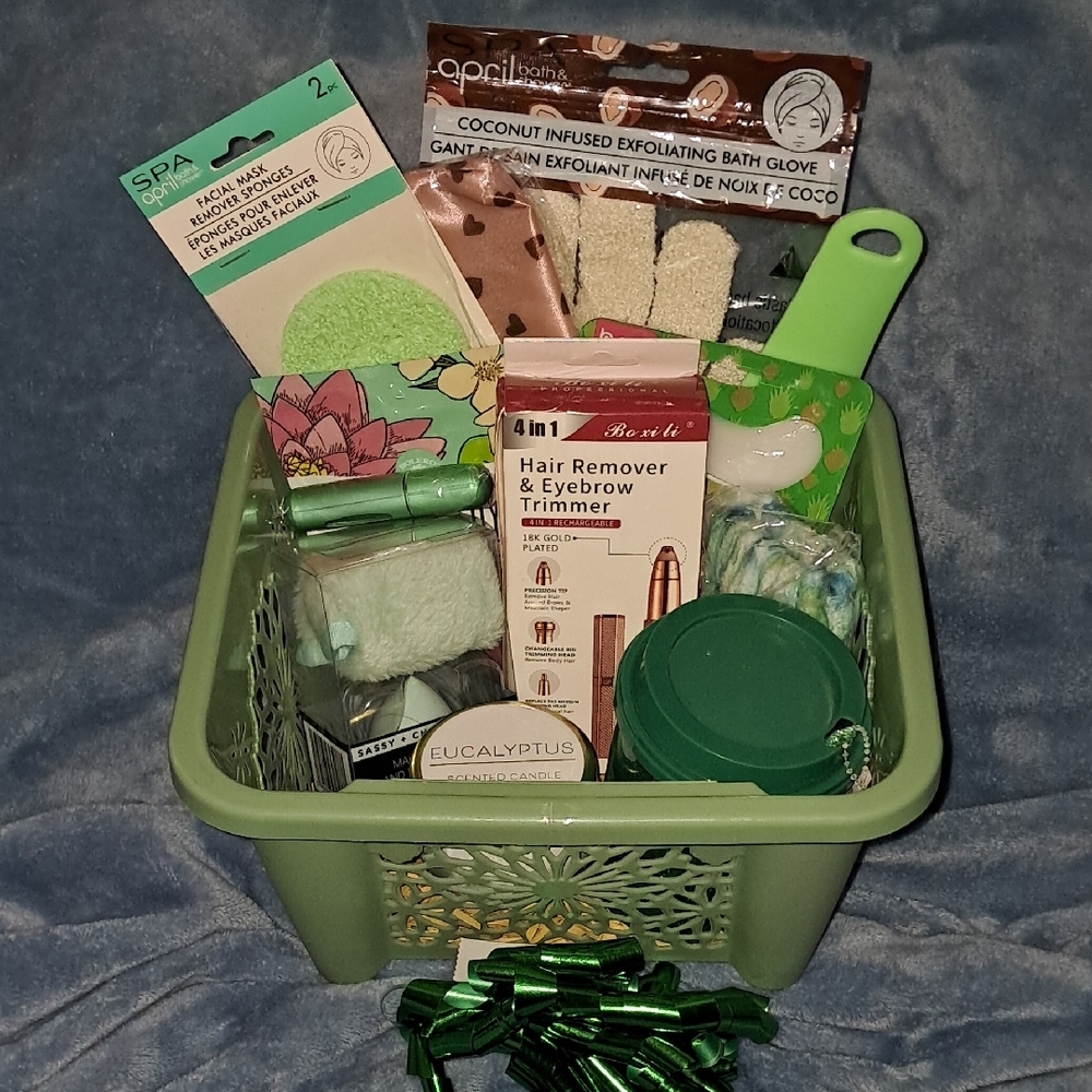 Green Spa Woman Gift Basket